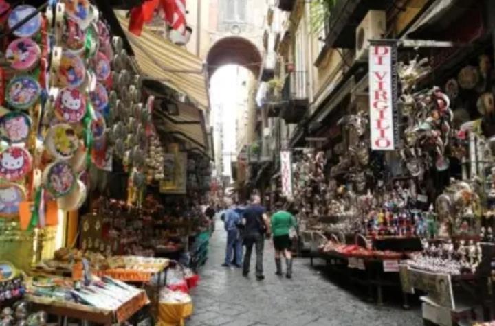 Holiday 41 * Naples